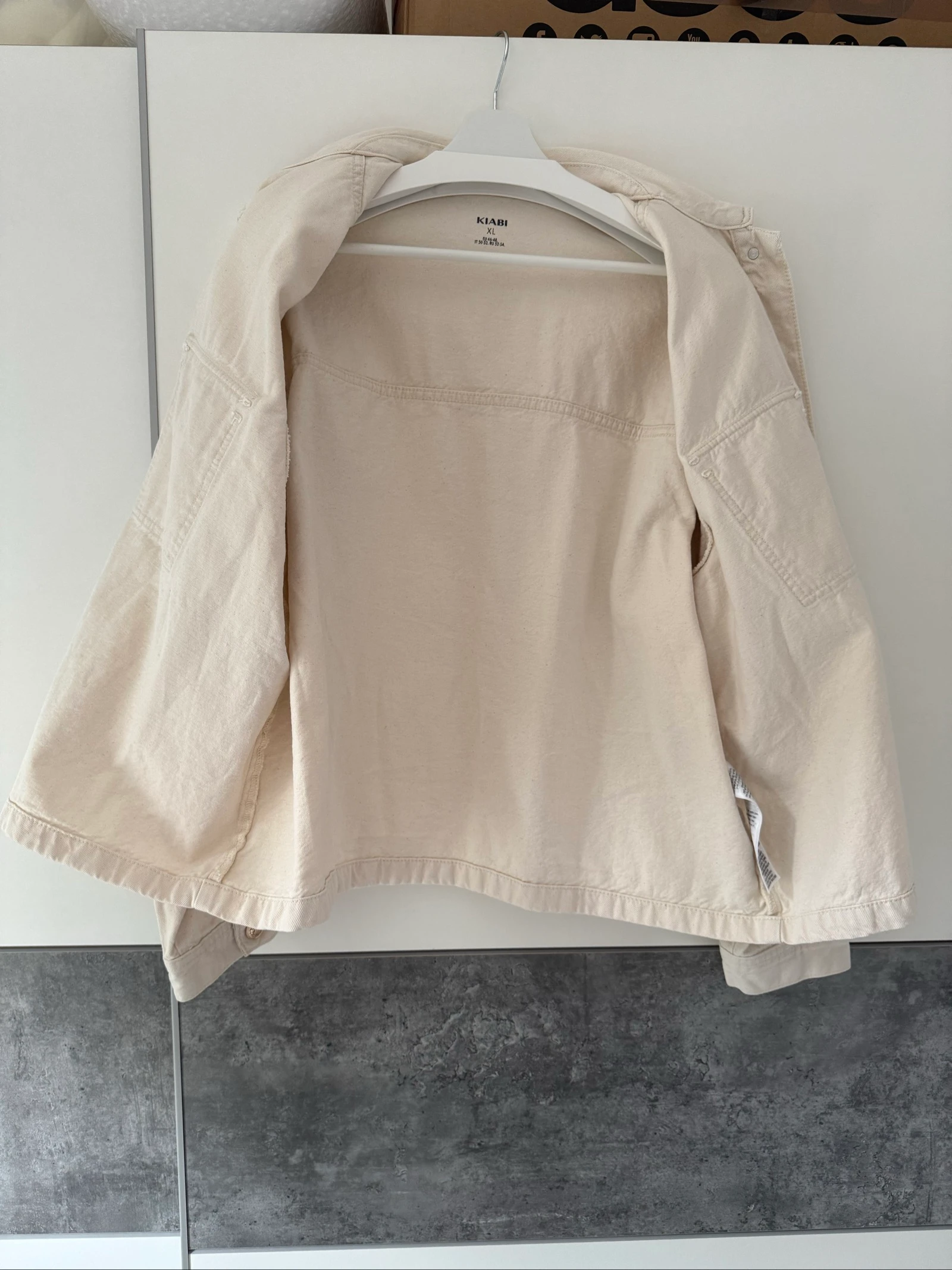 Chaqueta vaquera crema con botones dorados - Kiabi - XL – photo 6